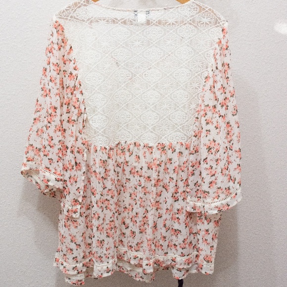 Torrid Floral Peasant Top - Picture 4 of 5